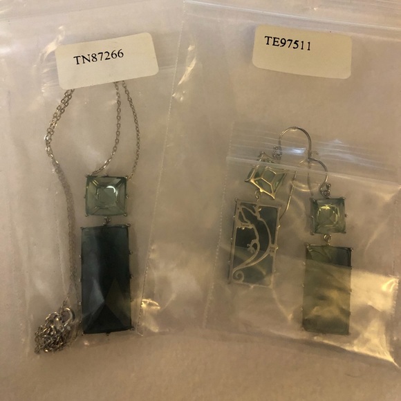 NIB Tocara Piera Sterling Silver Chameleon Necklace and Earrings Set - Picture 2 of 8